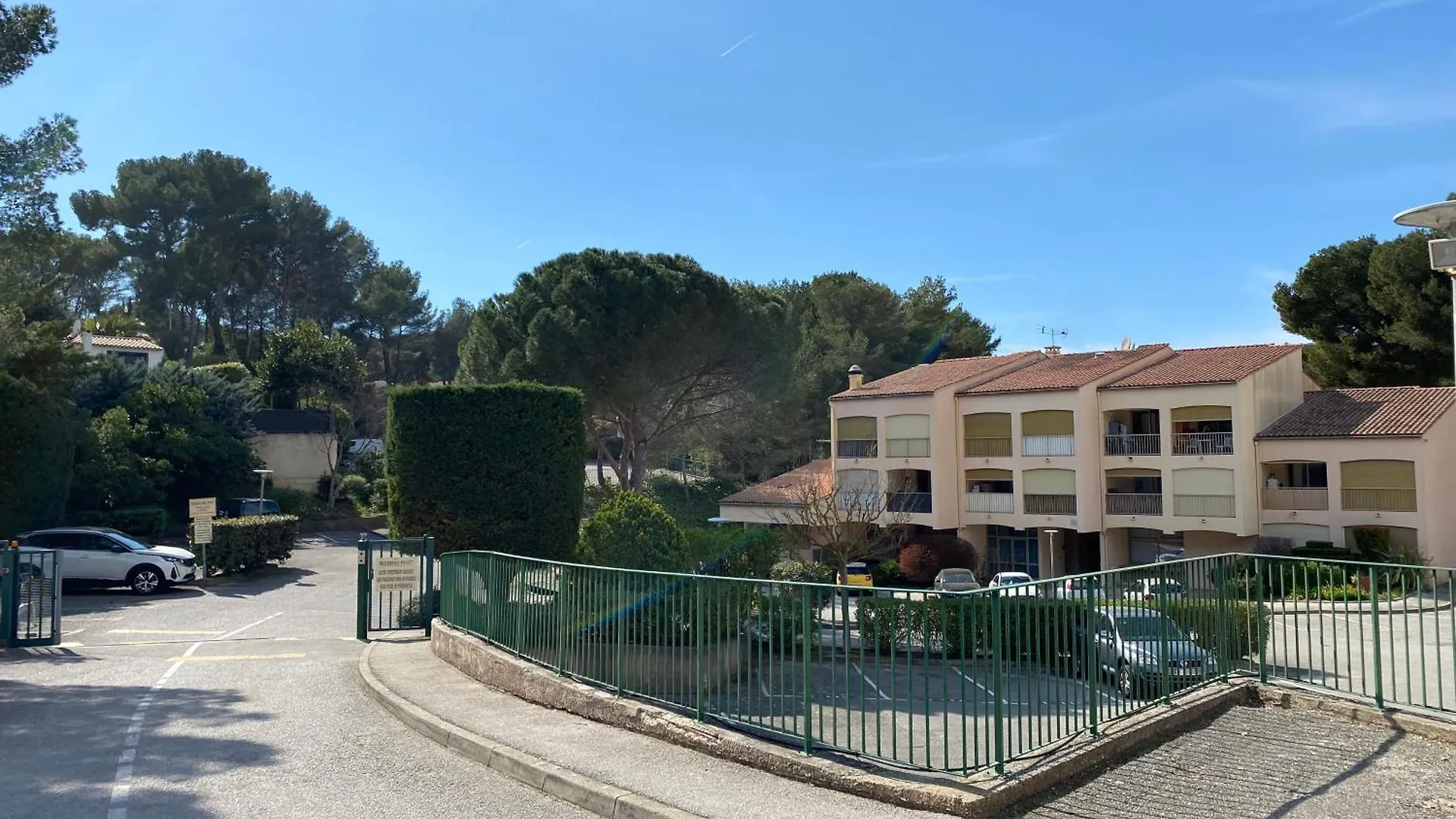 Sanary Bandol Piscine Plage Calme France